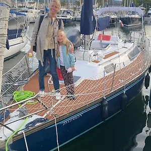 Welcome Aboard Yacht Cruiser! Bateau-hôtel Mataró